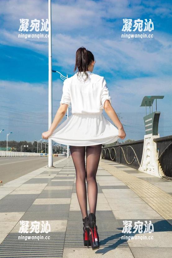 AISS爱丝(钻石版) - 陈雅漫的奶牛写真集：精选瞬间，奶牛无所不在