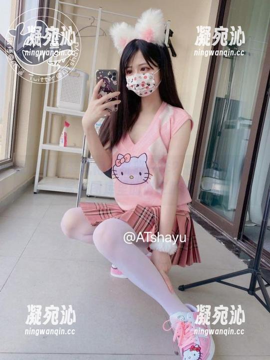 AT鲨 谁说职业装就得像机器一样?快来看看AT鲨在图库里的俏皮瞬间!