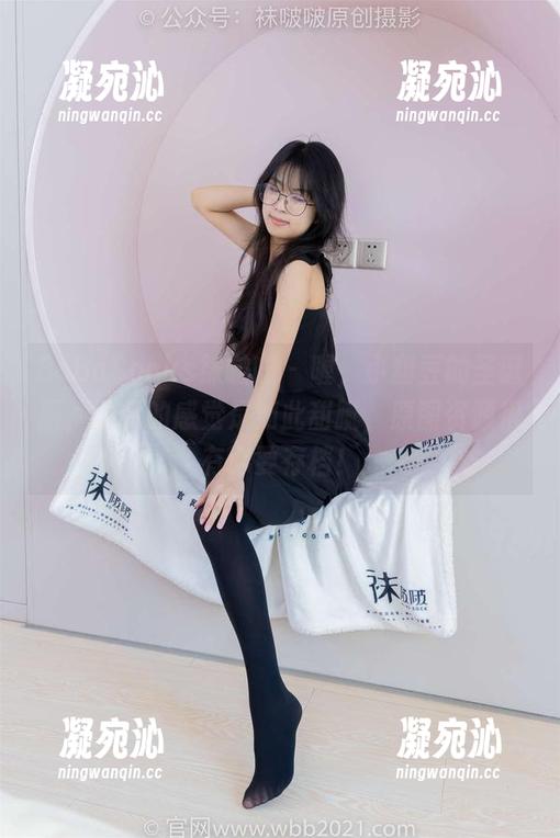 BoBoSocks袜啵啵-小甜豆 BoBoSocks袜啵啵 - 喔,小甜豆的圣诞服,给我的感觉是如此甜腻,原图资源很有必要存档!
