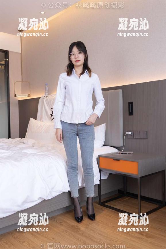 BoBoSocks袜啵啵-小甜豆 BoBoSocks袜啵啵 - 小甜豆黑丝图集:无圣光的姿态,脚尖加固好像别有深意。