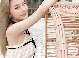 Feilin嗲囡囡 – 图库里不一样的黑色，陈雅漫VICKY的写真挑战我‘闪亮’的眼膜！心里莫名觉得要不要加点色彩？