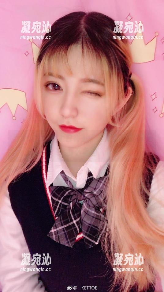 Kettoe 当Kettoe穿上白衬衫,美图瞬间变得不那么单调