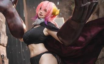 看！NinJa阿寨寨最新职业装美图，简直让人想问：这工作能不能天天来？