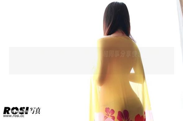 ROSI-杨晨晨 ROSI - 下载杨晨晨的办公室图包,和同事分享快乐,恶搞就此开始!