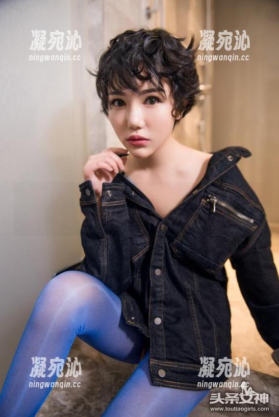 TouTiao头条女神-张蓝欣 TouTiao头条女神 - 在无圣光的世界里,张蓝欣的红裙没什么好遮掩的