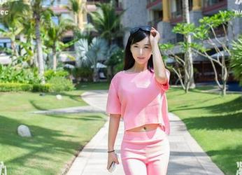 TuiGirl推女郎 – 在线探秘何何夕的天台图集，貌美背后是怎样的思绪？