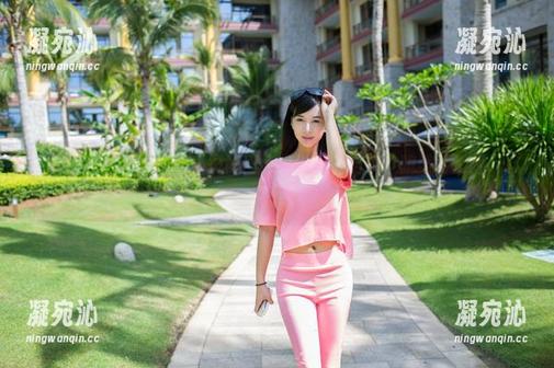 TuiGirl推女郎 - 在线探秘何何夕的天台图集，貌美背后是怎样的思绪？