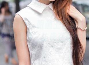 TuiGirl推女郎 – 跟随王依萌的脚步：免费裸足照片，仿佛在轻声低语