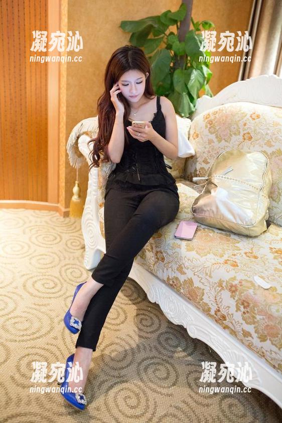 TuiGirl推女郎 - 在办公室的奇妙时光：下载王明明的作品集，看看她的另一面！