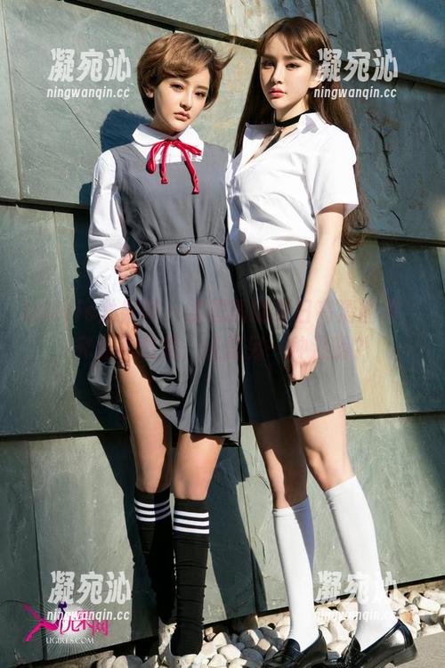 UGirls尤果网 - 孟思雨的夏日高清图包，究竟是阳光，还是另一种温暖？