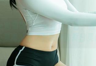 UGirls尤果网 – 一张图胜千言：黛熙儿的夏天表现，快来下载你的夏日灵感！