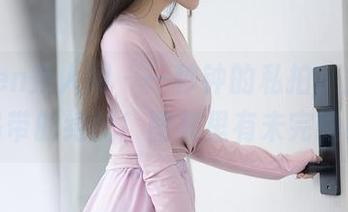 Xiuren秀人网 – 一秒钟的私拍，九千柒柒与吊带的绝配！图集里有未完的故事哦