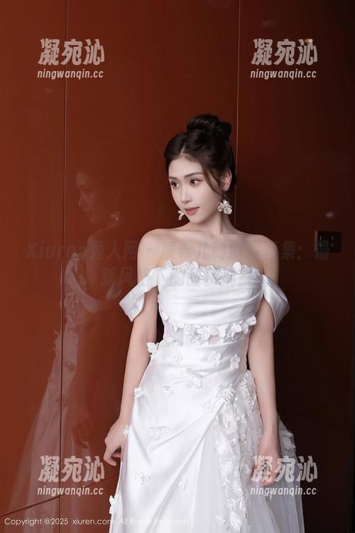 Xiuren秀人网-凌希儿 Xiuren秀人网 - 凌希儿制服写真集:最新风格下的甜蜜捕捉