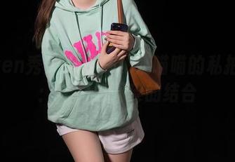 Xiuren秀人网 – 探秘奶喵喵的私拍世界：修女与调皮的结合