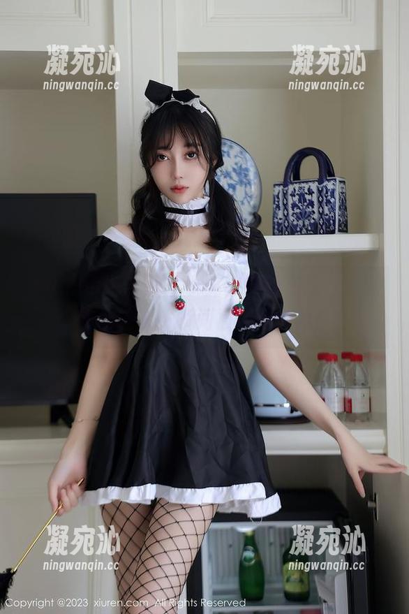 Xiuren秀人网 - 小嘉敏学妹在线，资源如此迷人，瞬间被俘获的我！