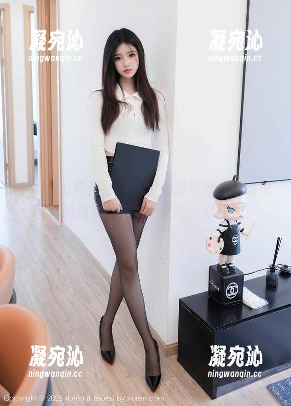 Xiuren秀人网 - 尤Una娜和黑色，这组合真的是美图界的绝配啊，你说呢？