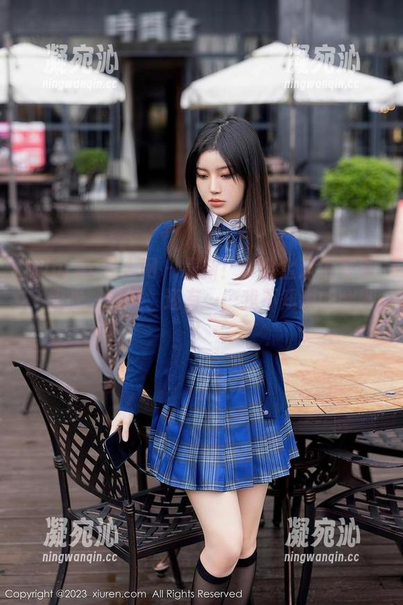 Xiuren秀人网-李金金 Xiuren秀人网 - 最新!李金金泳池写真,阳光、沙滩、还有……我不知道的幽默!