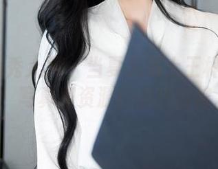 Xiuren秀人网 – 当夏天遇上王梓童Doirs：写真和资源的微妙对峙。