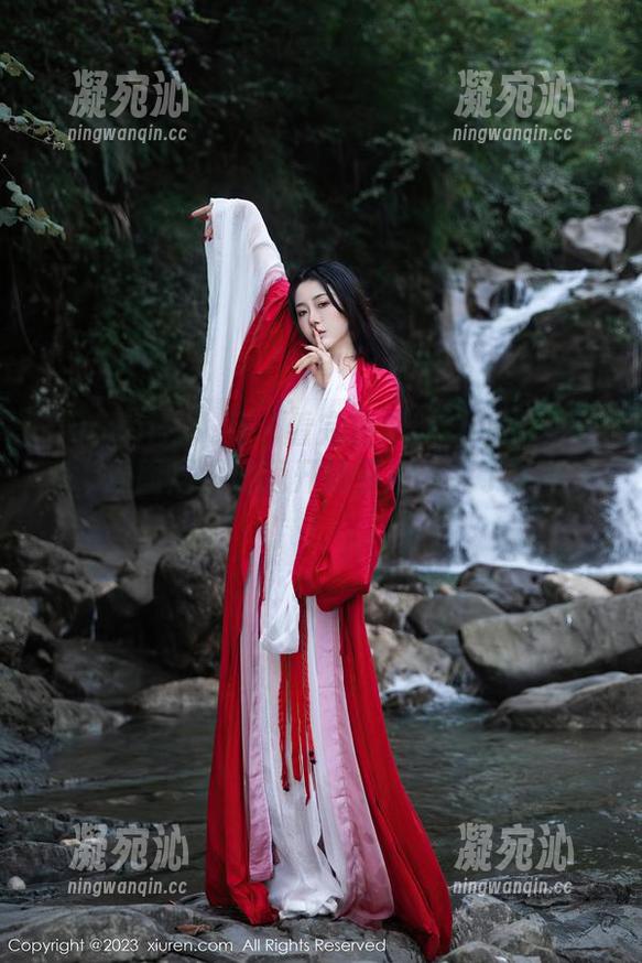 Xiuren秀人网-鱼尾fish Xiuren秀人网 - 看完鱼尾fish的御姐写真,原图居然让我开始怀疑人生了,哈哈!