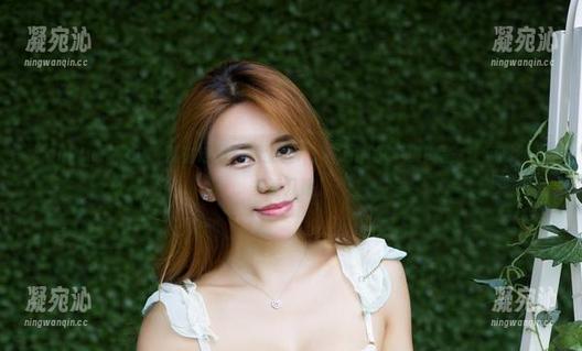 YouWu尤物馆 – 就在这里！孟狐狸FoxYini的制服作品，让我忍不住多看几眼。