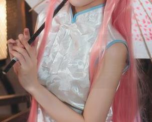 w百合欧皇子w的美足作品，仿佛在低声诉说：来看看我的美图吧！
