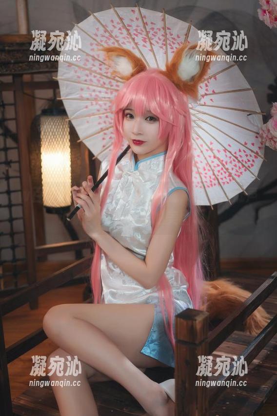 w百合欧皇子w的美足作品，仿佛在低声诉说：来看看我的美图吧！