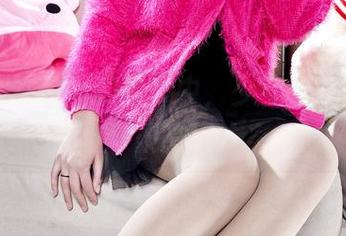 丽柜 – 在露露的图库中，少女的叛逆与温柔交织