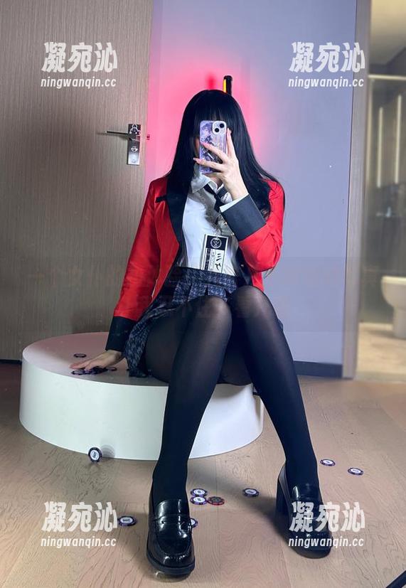 九言从不咕咕 一个女仆的初体验:九言从不咕咕的写真让我忍不住多看几眼