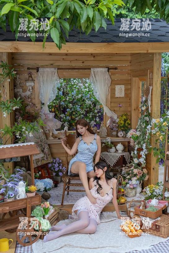 云溪溪奶桃 云溪溪奶桃的奇妙写真图册:林间小屋内,禅道与桃子的甜蜜纠葛