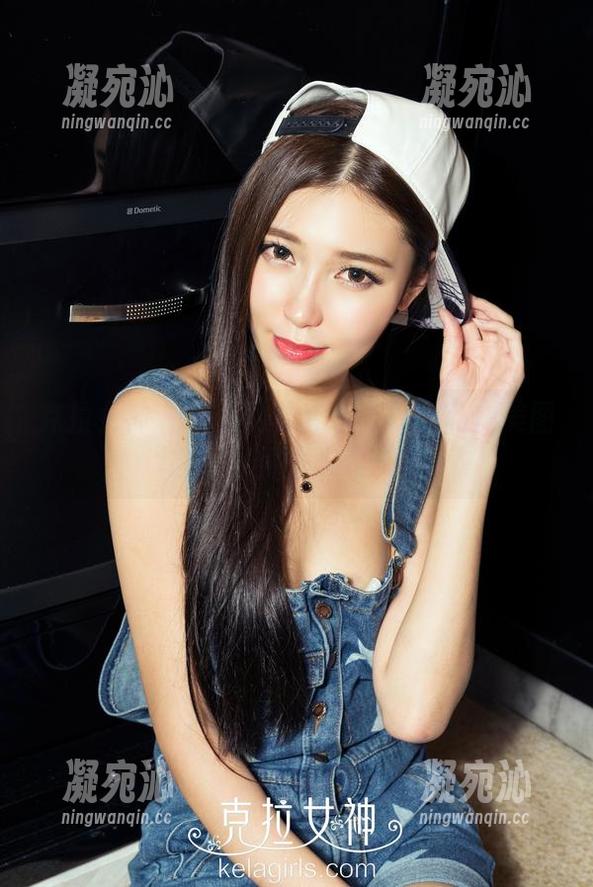 克拉女神-佳莹 克拉女神 - 佳莹网袜穿搭入门:私房美图教你如何把腿变长!