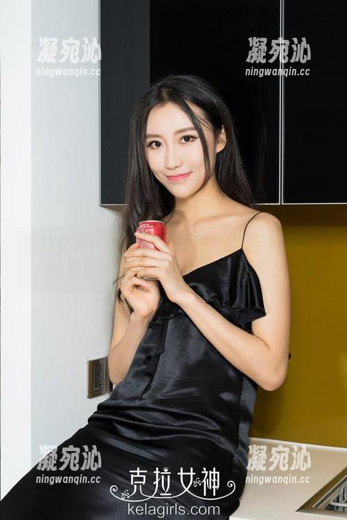 克拉女神-汤怡 克拉女神 - 汤怡日常揭秘:原图与图册中的那些小暗示,全都被我看到了!