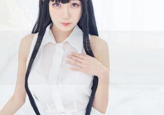 周叽是可爱兔兔的新尝试：雪景jk美图分享，看她如何把冬季打造成时尚秀场！