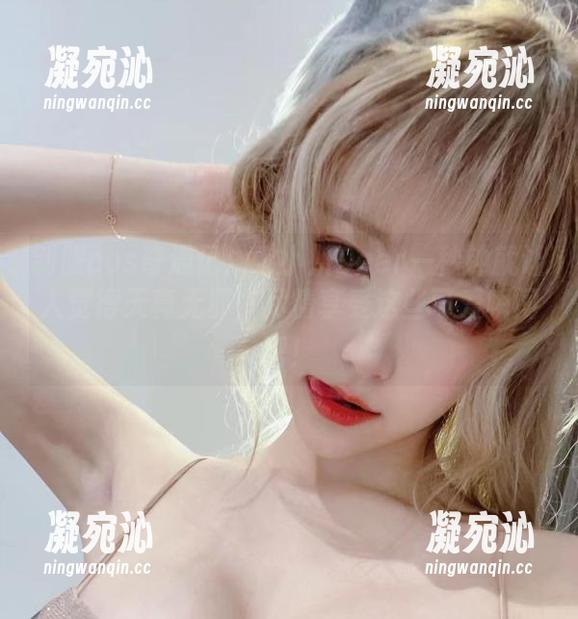啾小妍Deer 制服cos奇遇记:啾小妍Deer一秒钟就让人觉得天真无邪,尽情享受这些可爱瞬间吧!