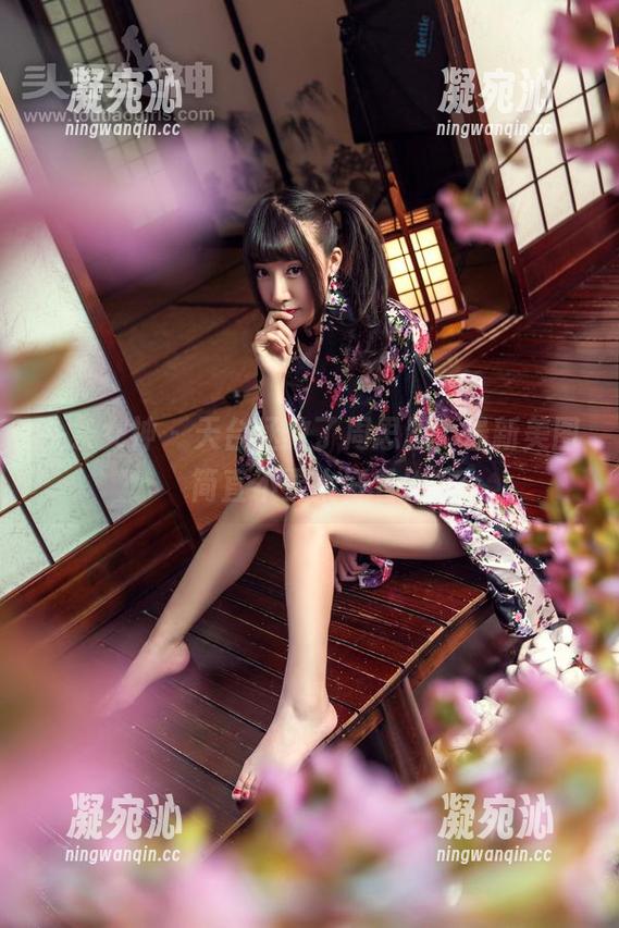 头条女神-周思超 头条女神 - 天台拯救了周思超,最新美图简直不要太好看!