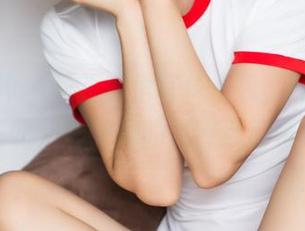 头条女神 – 尹菲白裙写真上线，网盘链接在此，别被她的优雅迷倒哦！