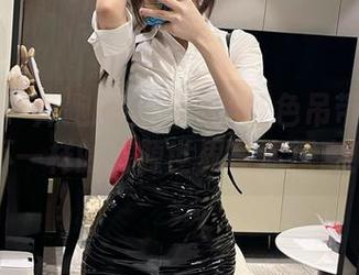 微密圈 – 奔跑的晶骡子的红色吊带丝袜：不一样的资源世界等你探索！