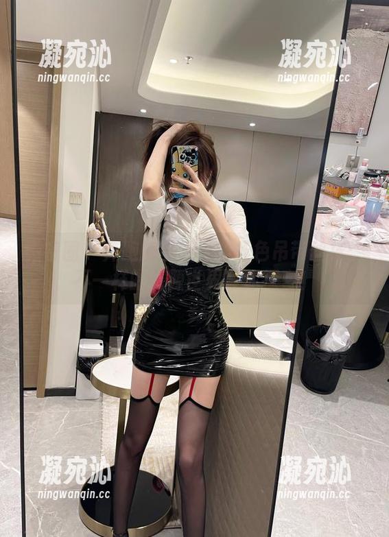 奔跑的晶骡子 微密圈 - 奔跑的晶骡子的红色吊带丝袜:不一样的资源世界等你探索!