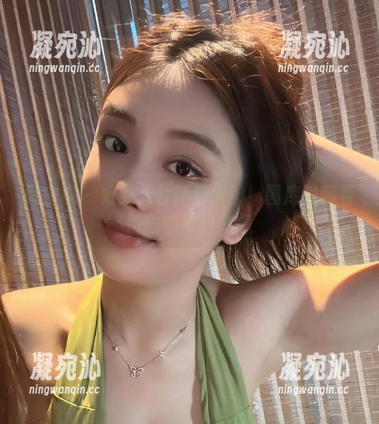 微密圈 - 奶雯天台新鲜出炉！图库里藏着偷偷的夏日气息