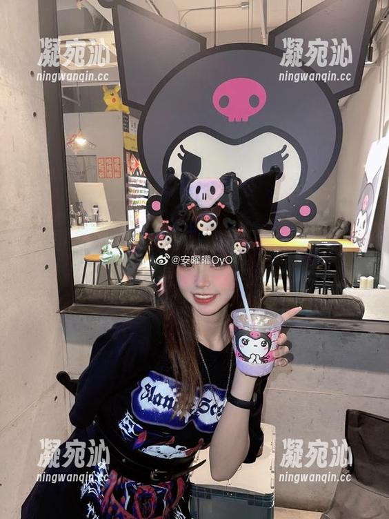 安曜曜 原图收藏:安曜曜和她的死库水,尴尬又可爱的瞬间!