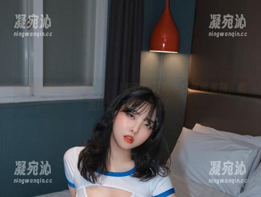 快来围观！宋哈娜(송하나)更新的破洞牛仔裤宅家照，竟然比出门的还好看！
