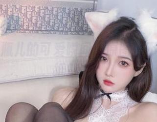 小小奶瓶儿的可爱瞬间：原图掩不住的壁纸魅力！
