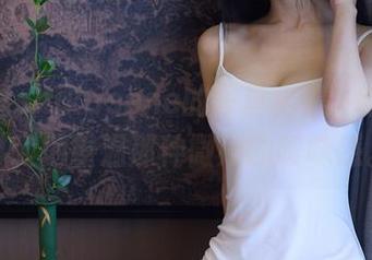 小鹿鹿shikasene的写真全集，让你随时随地重温那种微妙的暧昧感。