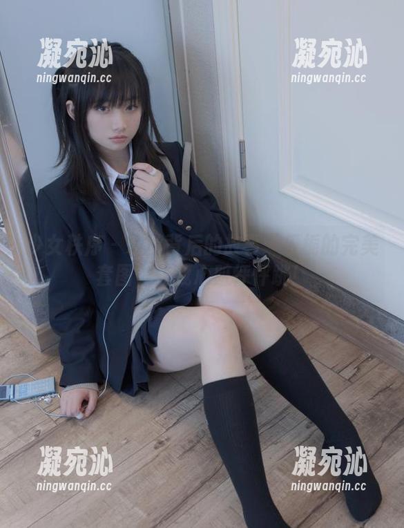 少女秩序-乐栀 少女秩序 - 灰丝背后的故事:乐栀的完美套图,让我心脏怦怦跳!