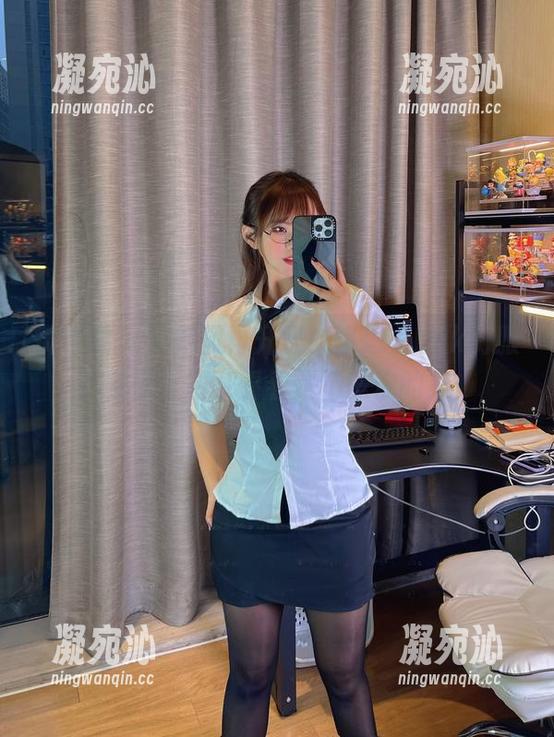 张思允 微密圈 - 学姐风再升级!张思允的jk制服免费套图,看看是不是你的菜