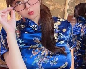 微密圈 – 看张思允在烈焰玫瑰房车中的奇幻旅程合集，么有下载会后悔！