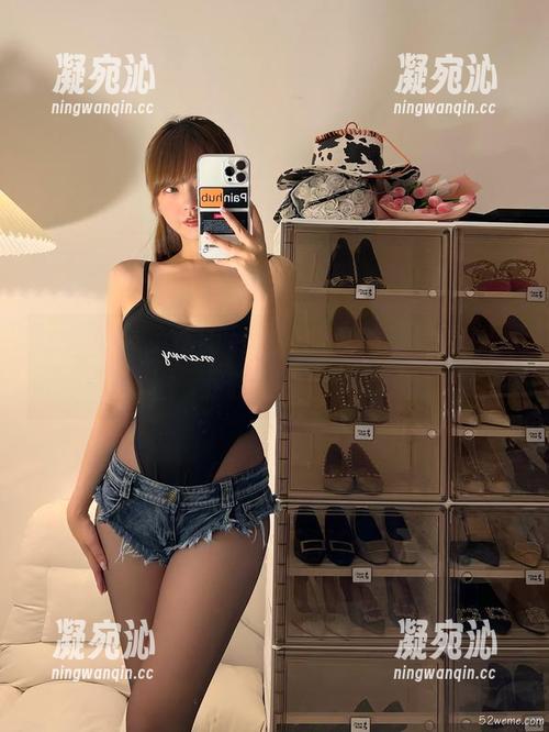 微密圈 - 免费图包！张思允美脚的诱惑，不看真的后悔