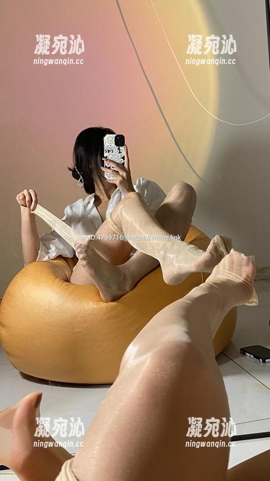 徐绾绾yyyy 微密圈 - 私房照大揭秘:徐绾绾yyyy的美足图鉴