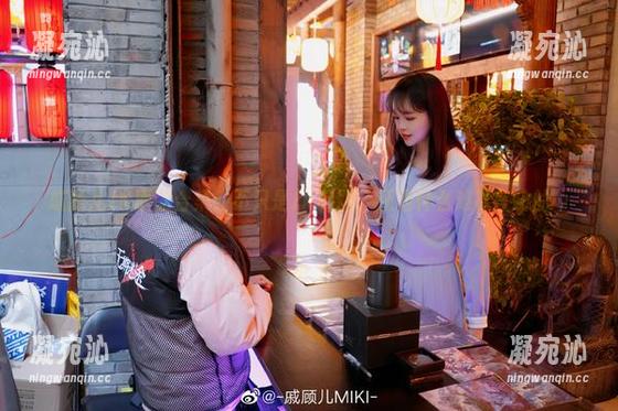 戚顾儿JK原图合集：不只是JK制服，还是什么难以言喻的…