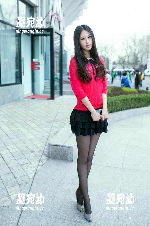 推女郎-冯雨芝 推女郎 - 脚步轻轻,心跳加速——冯雨芝的丝袜写真集更新,期待不已!