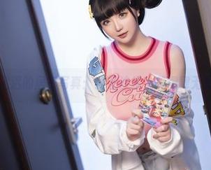 星之迟迟的居家写真：我在沙发上美得肆无忌惮！